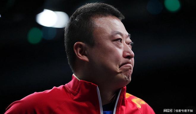 谢霆锋估计现在心里五味杂陈,他怎么也想不到,王菲在那英的演唱会上,比在自己的演唱会开朗大方多了