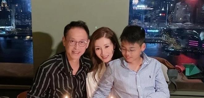 埃塞俄比亚两名运动员分别获得北京马拉松男子组、女子组冠军
