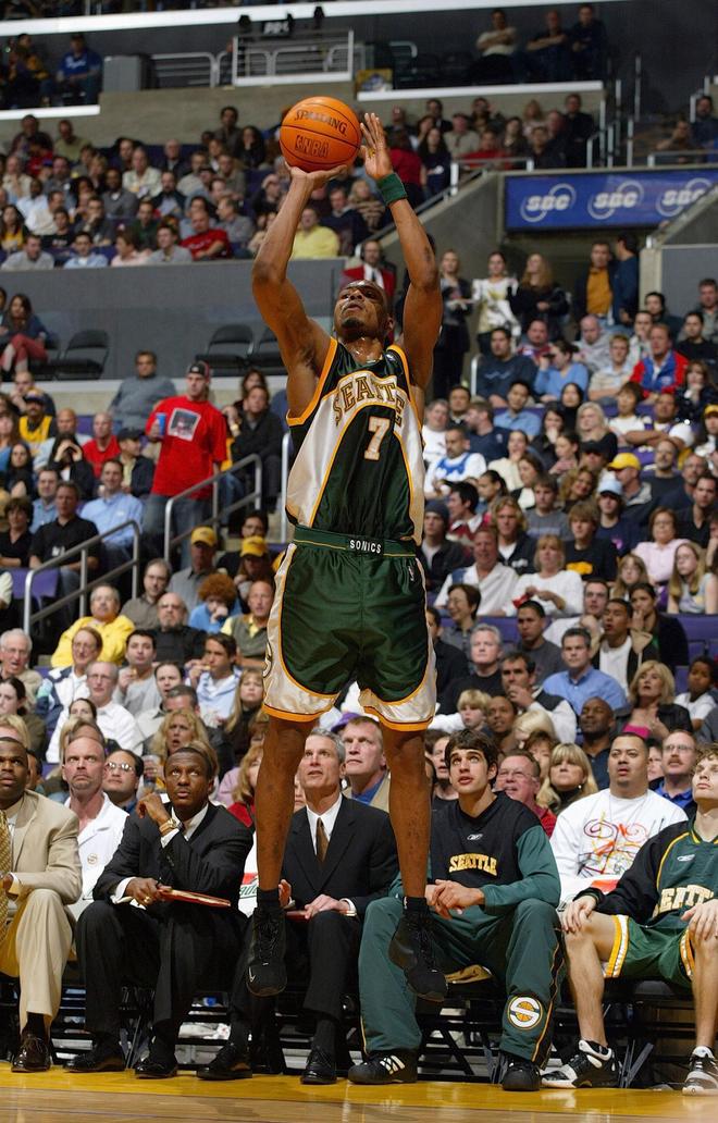 有布伦森就不怕落后!纽约客场再次逆转16分劣势,53年后首夺NBA总冠军!
