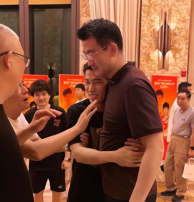 吉鲁盛赞普利希奇酷似阿扎尔