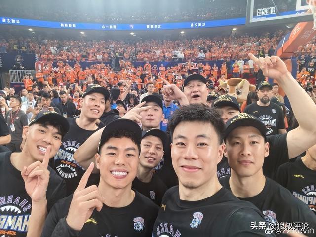 中超21轮裁判：京浙战主裁曾令张玉宁蒙冤，蓉汉战裁判组阵容豪华