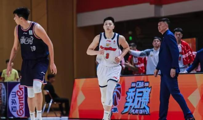 上港客场踢青岛西海岸首发预测！久违外援出战踢主力，张琳芃无缘