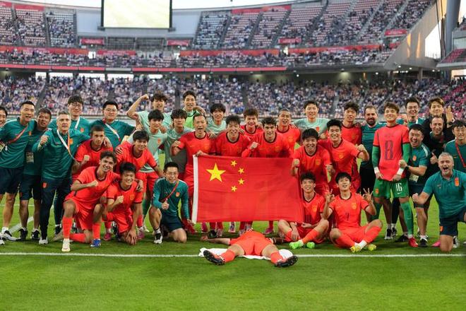演不下去了!23岁郑钦文强势逆转仅1天,荒唐的事情接连上演,李娜2年前的话一语成谶!澳网冠军不背锅!