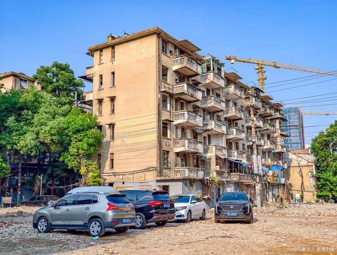 住建部放话了，楼龄满25年的房子，全部按新规处理，这几类业主或将发财