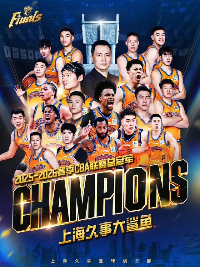 热爱不分退役与否：费德勒连看三场温网，熬夜独守包厢