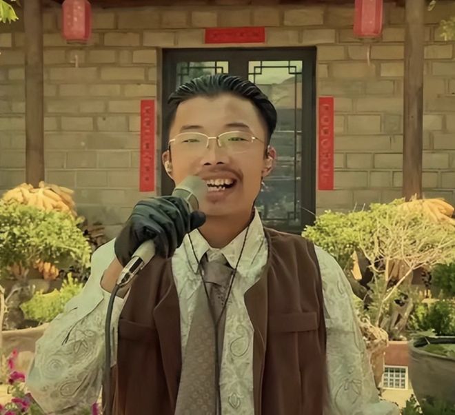 轻松一刻:这三个人哪个更着急上厕所?