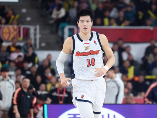 宏远早报!小陈总大手笔,邀请NBA名帅,超级外援走人,老寒腿全清理!