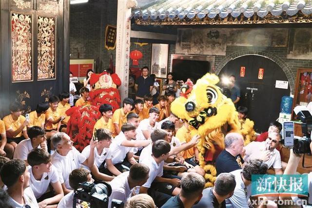 一场高中同学聚会，让我发现一个真相：父母的退休金，正悄悄影响着两代人的命运