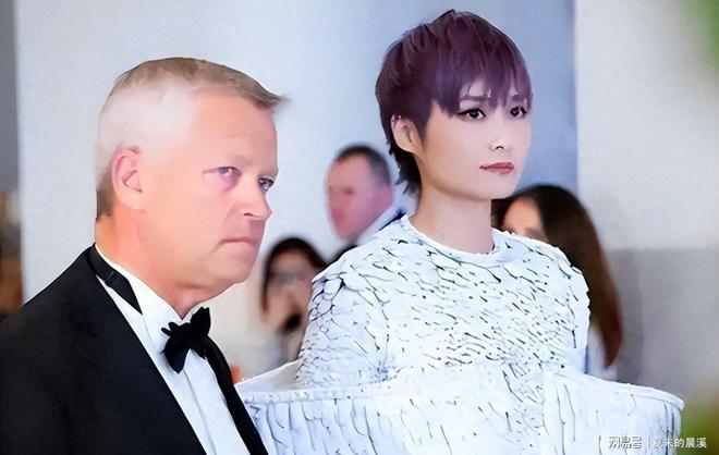 张靓颖演唱会造型，审美领先时代